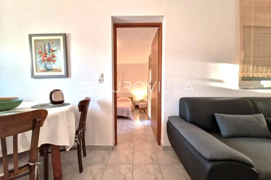 vir, dva apartmana na 1. katu s pogledom na more, 110m od plaže - slika 9