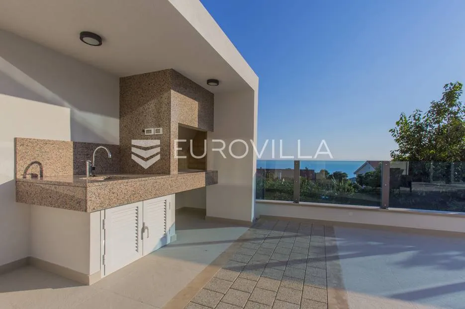 Makarska, moderna vila s bazenom