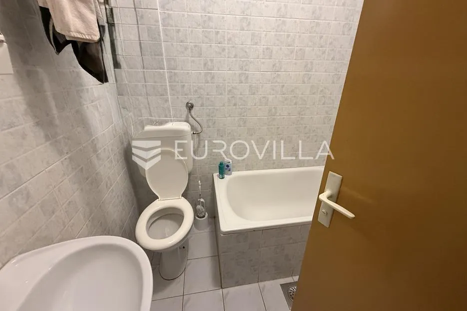 peroj, ekskluzivno, kuća sa tri stambene jedinice - slika 16