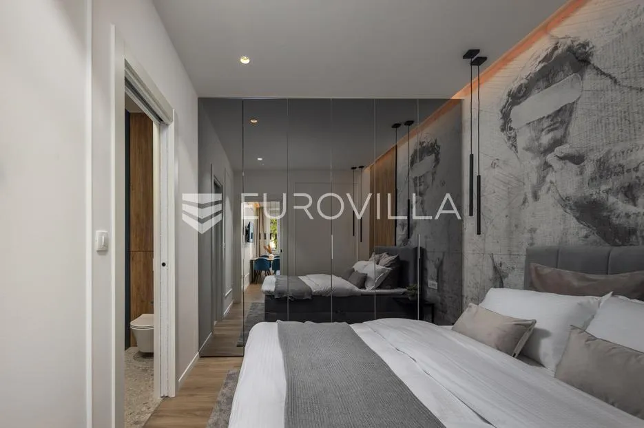 rijeka, centar, novouređen luksuzan stan nkp 98 m2 s tri apartmana - slika 25
