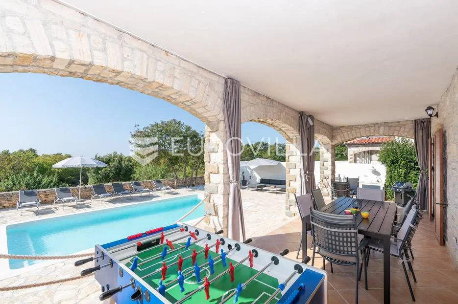 istra, svetvinčenat, prekrasna kamena katnica s bazenom 32 m² i jacuzzijem, 155 m² - slika 51