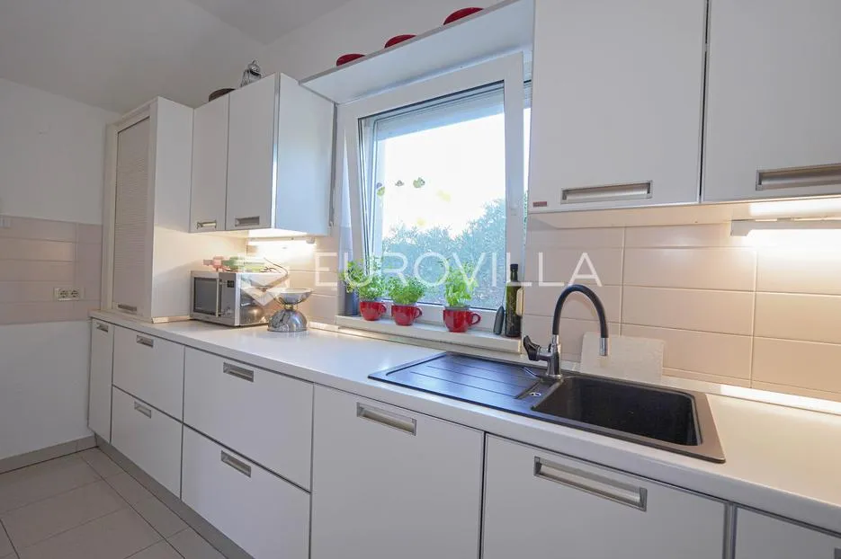 zadar, bokanjac, prostrana kuća površine 376 m² s velikim potencijalom - slika 21