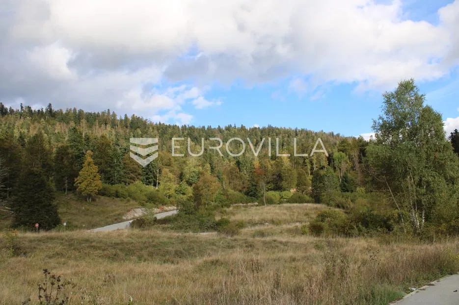 Fužine, predivan ravan teren 989 m², blizini jezera Bajer