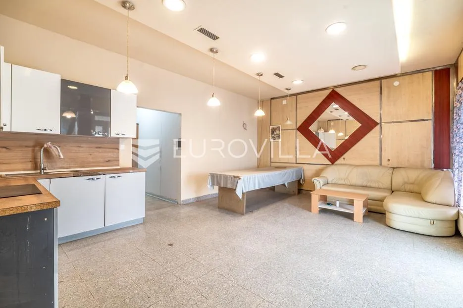 Gornji Stupnik, ulični lokal površine127 m² s dvorištem - Ježdovec, Zagreb
