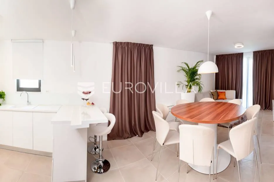 trogir, prekrasna luksuzna vila nadomak mora - slika 4