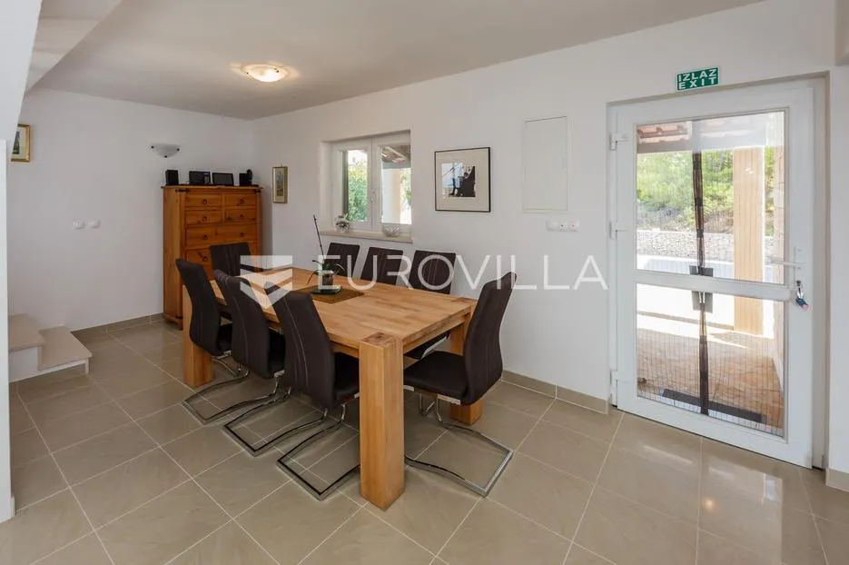 brač, splitska, vila s bazenom prvi red uz more, 180 m² - slika 9