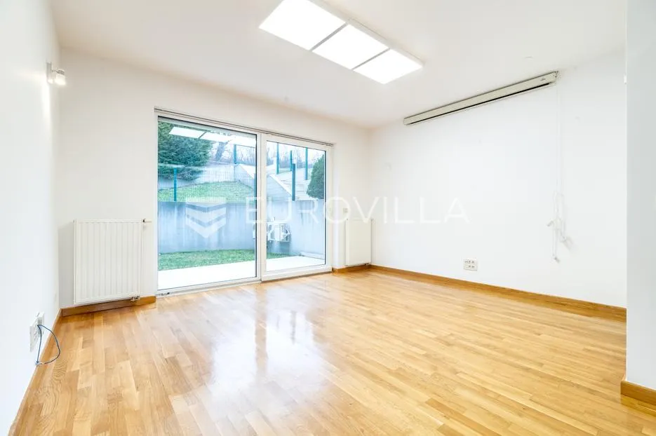 zagreb, gajnice, dvoetažna kuća novije gradnje s tri stana, površine 453 m², vrtom i garažom - slika 15
