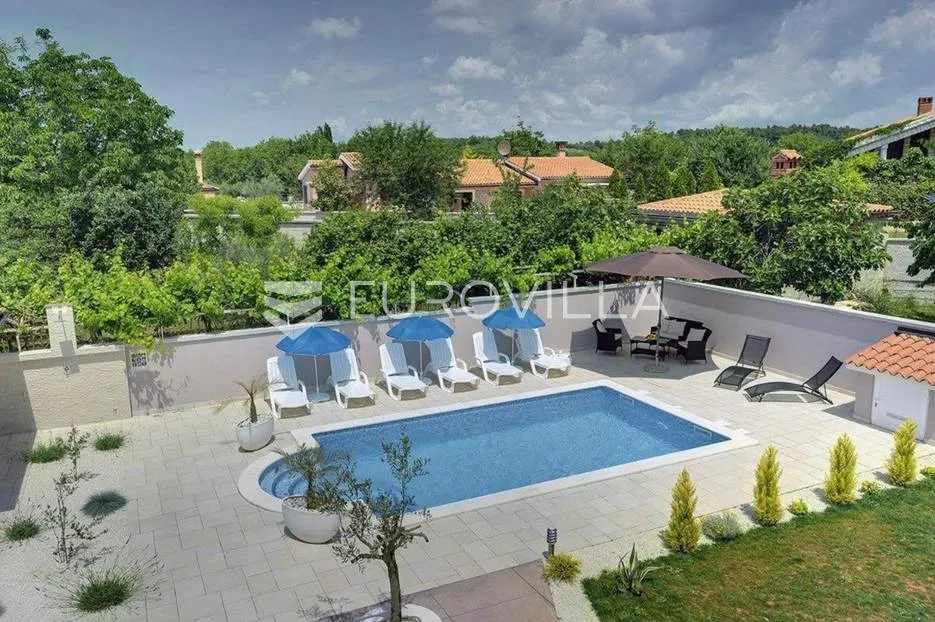 moderna villa s bazenom i teretanom na prestižnoj lokaciji u medulinu - slika 3