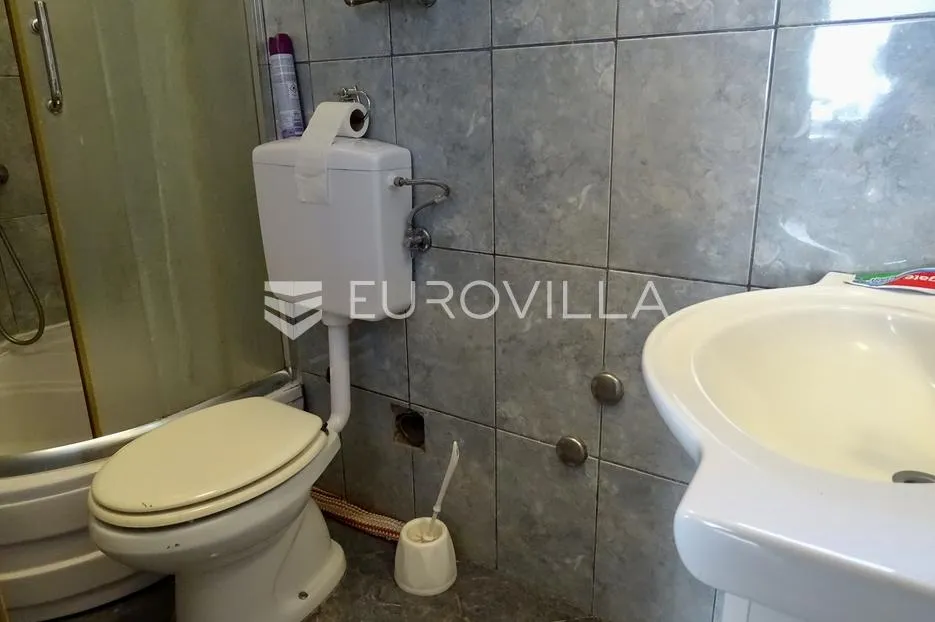 delnice, dvojna kuća površine 100 m² blizu centra u mirnom susjedstvu - slika 20