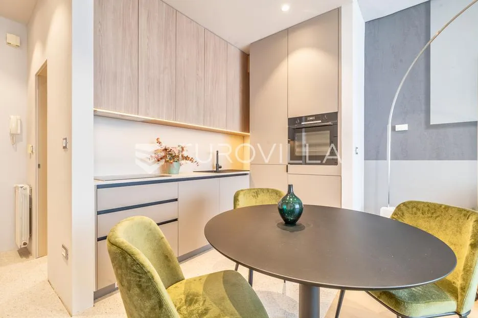 strogi centar, pješačka zona, garsonijera 33 m², 4. kat, lift, parking - slika 5
