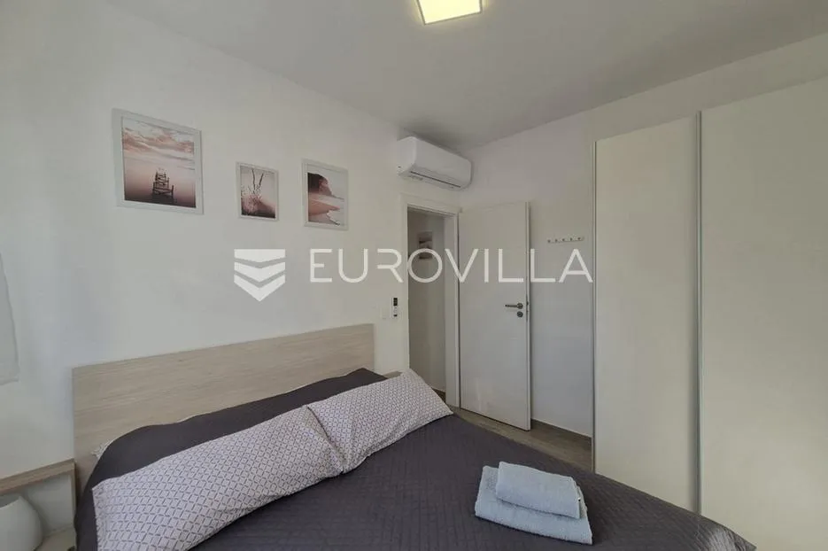 vir, prizemni apartman s 2 spavaće sobe, 40 m od mora, top lokacija - slika 39