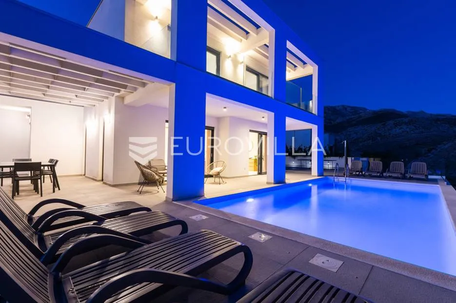 split, žrnovnica, moderna vila s bazenom i panoramskim pogledom smještena na zemljištu od 3740 m² - slika 26