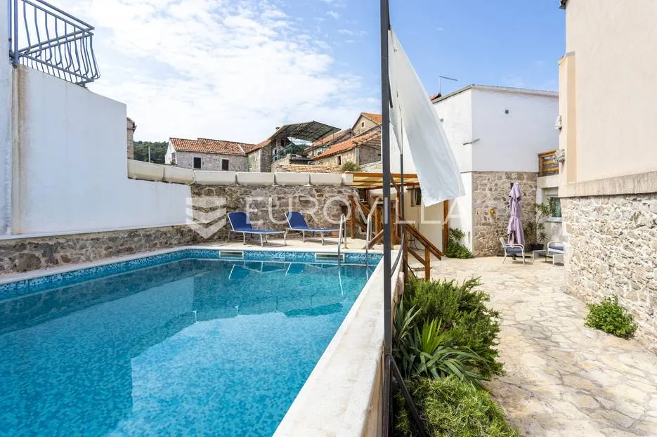 hvar, vrbanj, renovirana kamena kuća - slika 35