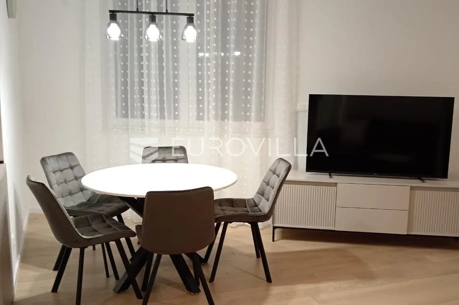 split, pazdigrad, moderno opremljen trosoban stan južne orijentacije za dugoročan najam - slika 3
