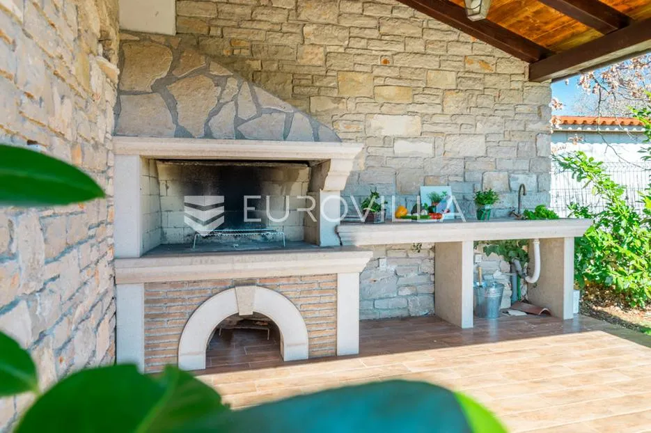 istra, okolica lovreča, samostojeća kuća 120m2 s bazenom na kraju sela - slika 20