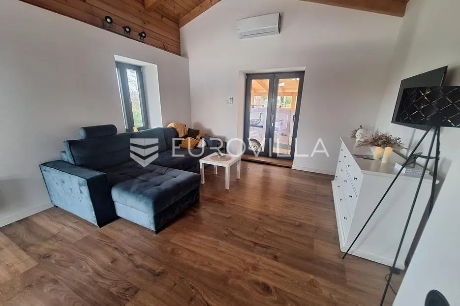 karlovac, mala švarča, kuća 145 m², novouređena, velika parcela, mirna lokacija - slika 3