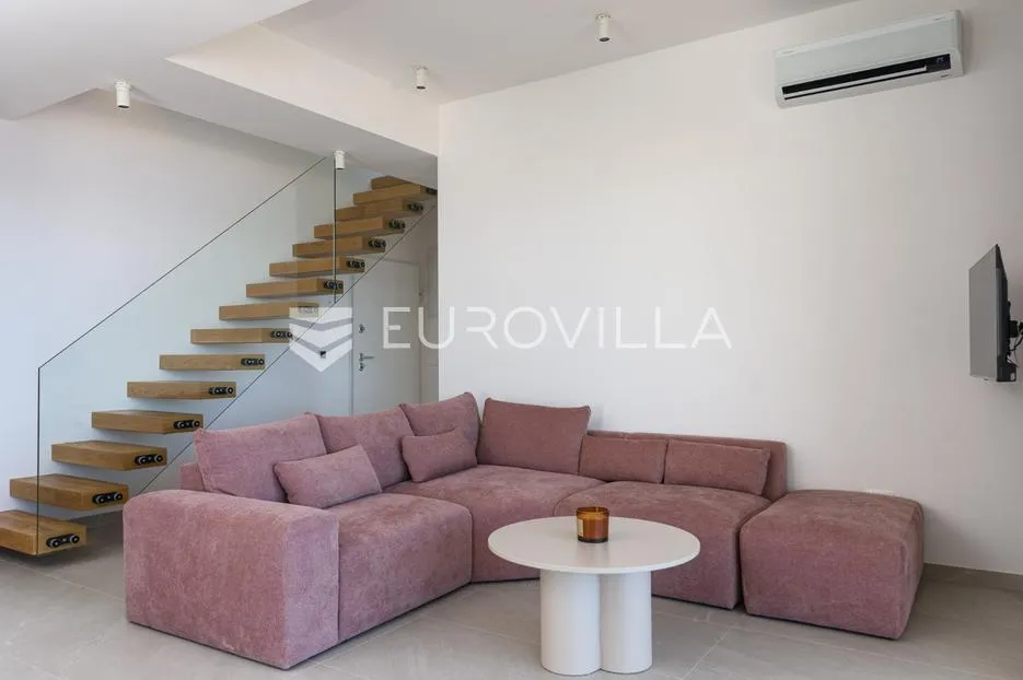 trogir, čiovo, luksuzan penthouse sa krovnom terasom i bazenom - slika 8