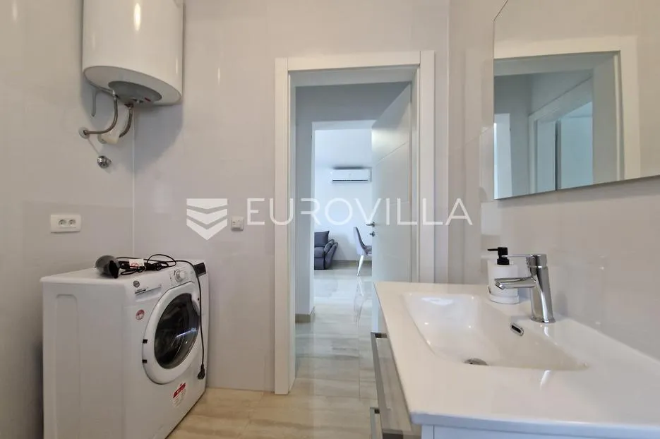 vir, elegantan trosoban apartman u centru vira, 600 m od plaže - slika 19