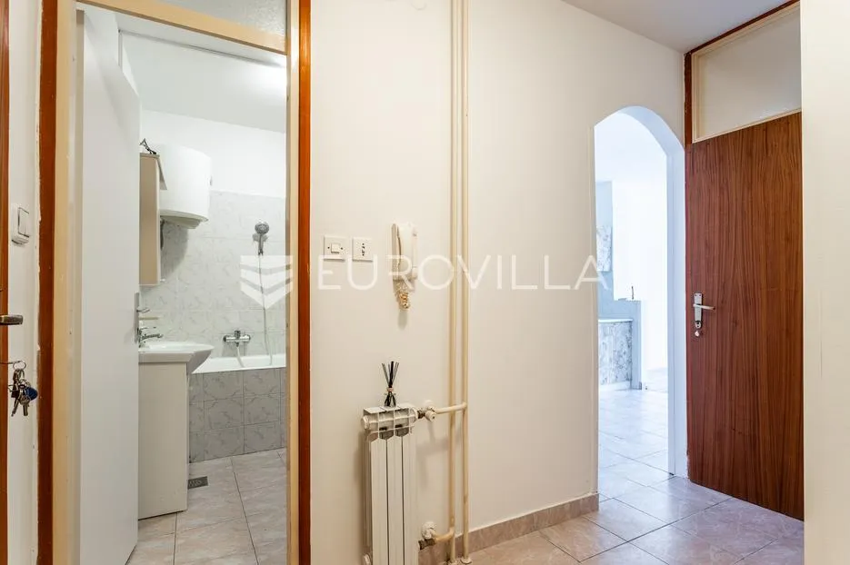 solin, hektorovićeva ulica, jednosobni stan ukupne površine 42 m² - slika 9