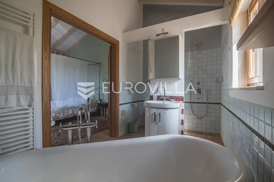 istra, šorići, luksuzna kamena kuća, 388 m², s bazenom i građevinskim zemljištem 4621 m² - slika 9