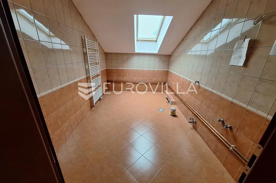 karlovac, stambeno poslovna zgrada 1000 m², višenamjenska mogućnost - slika 17