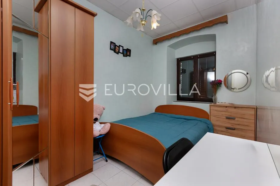 rijeka, zamet, dva uređena stana površine 95 m² s vrtom - slika 8