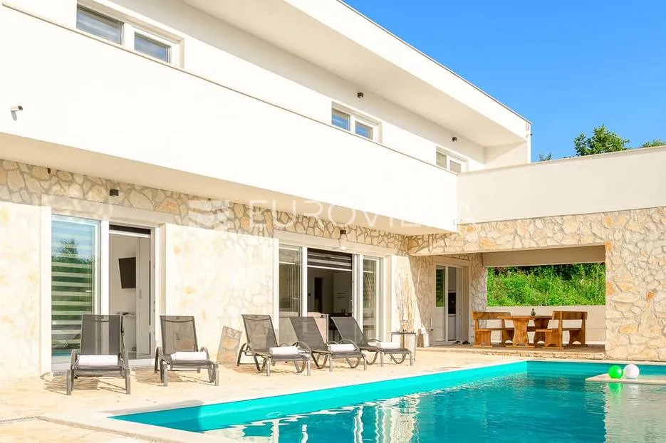 istra, juršići - prekrasna i moderna kuća 243 m2, bazen 40 m2, jacuzzi - slika 39