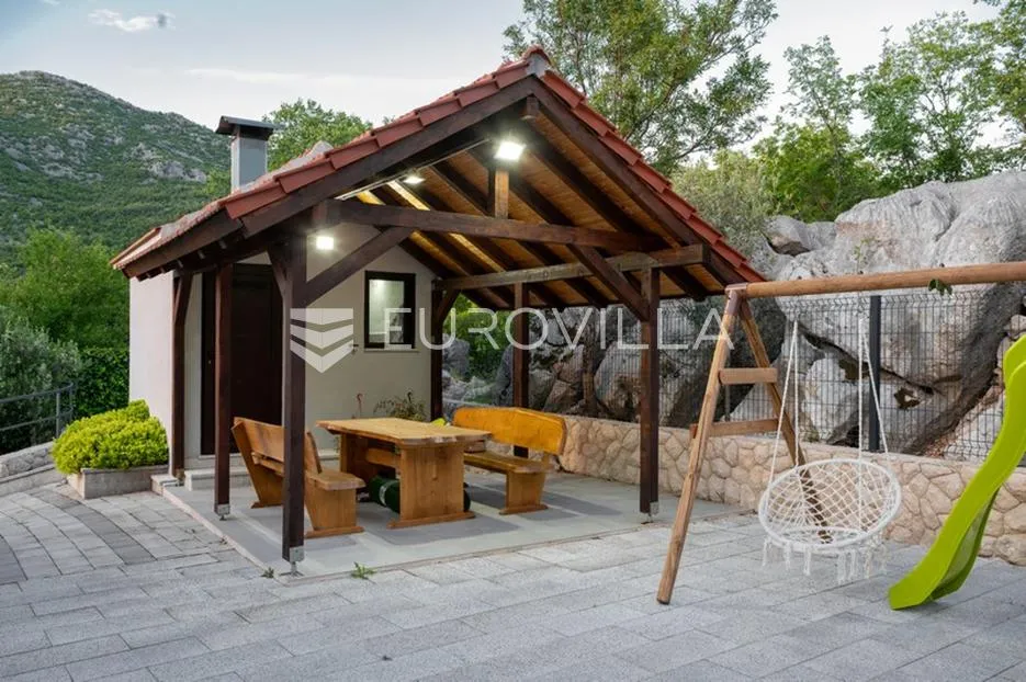 zagvozd, rastovac luksuzna vila s grijanim bazenom - slika 10