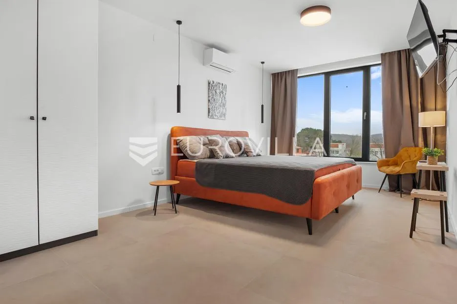 istra, rovinjsko selo, jedinstvena katnica 250 m² - slika 11