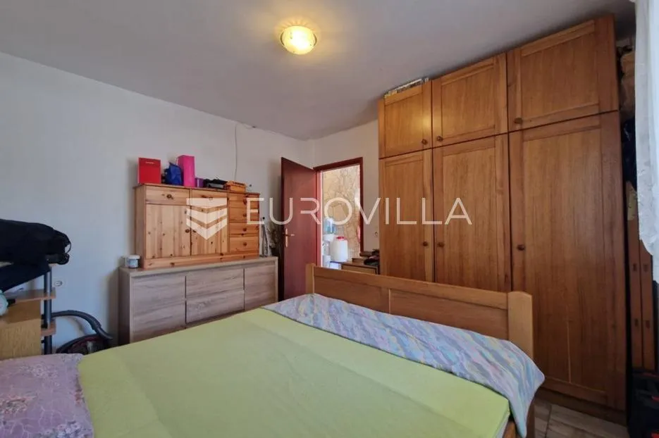vir, nekretnina na izvrsnoj lokaciji, 40 m od mora, s dva odvojena apartmana - slika 48