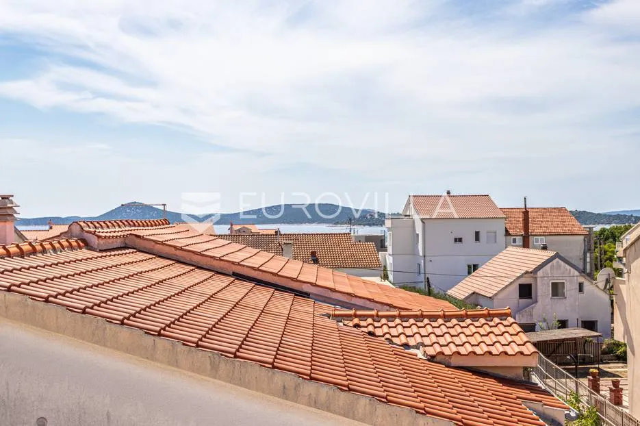 vodice, trosoban stan s pogledom na more - slika 2