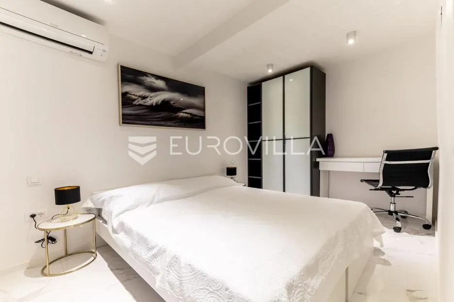 crikvenica, kuća s četiri apartmana, bazenom, uhodan turistički posao s pogledom na more - slika 29