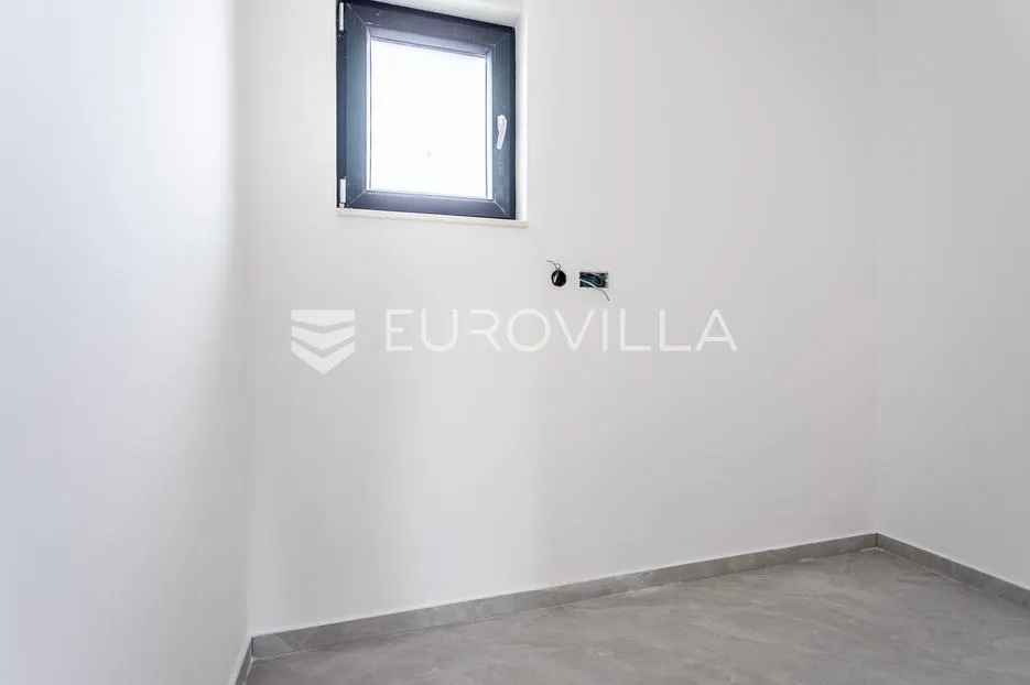 vodice, prostran trosoban stan, 125,82 m² - slika 7
