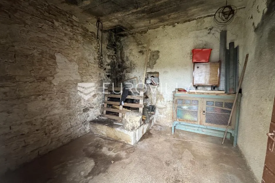 istra, kanfanar, autentična istarska kuća 200 m² s velikim potencijalom i velikom okućnicom - slika 22