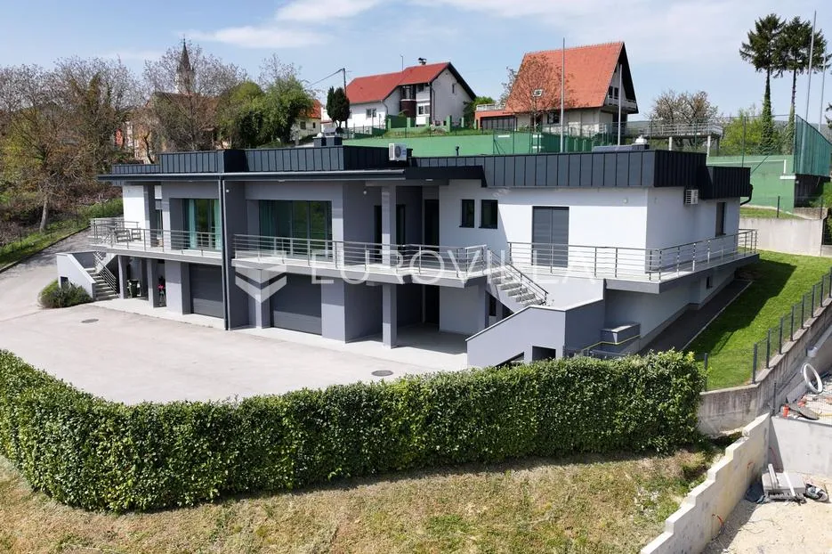 sveti ivan zelina, prekrasna dvojna kuća površine 385 m² - slika 19