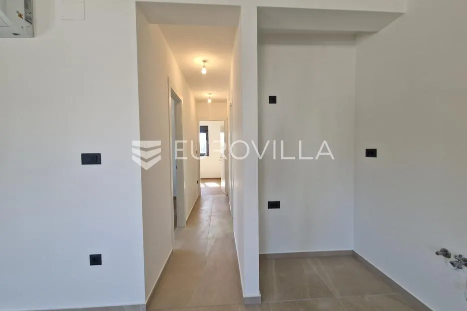 vir, novogradnja, trosobni apartman s vrtom - slika 12