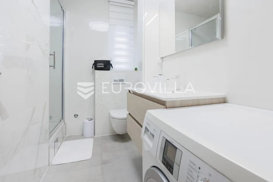 podstrana, strožanac, prekrasan dvoetažan penthouse - slika 16