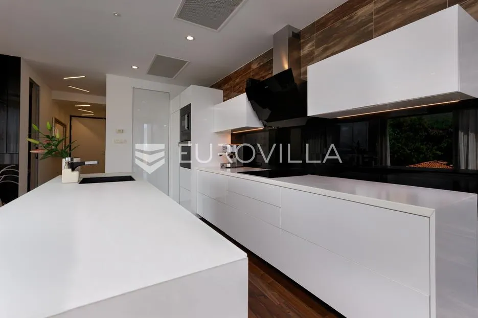 matulji, penthouse peterosobni dvoetažni stan160 m², terasa 130 m² i privatna okućnica 250 m² - slika 5