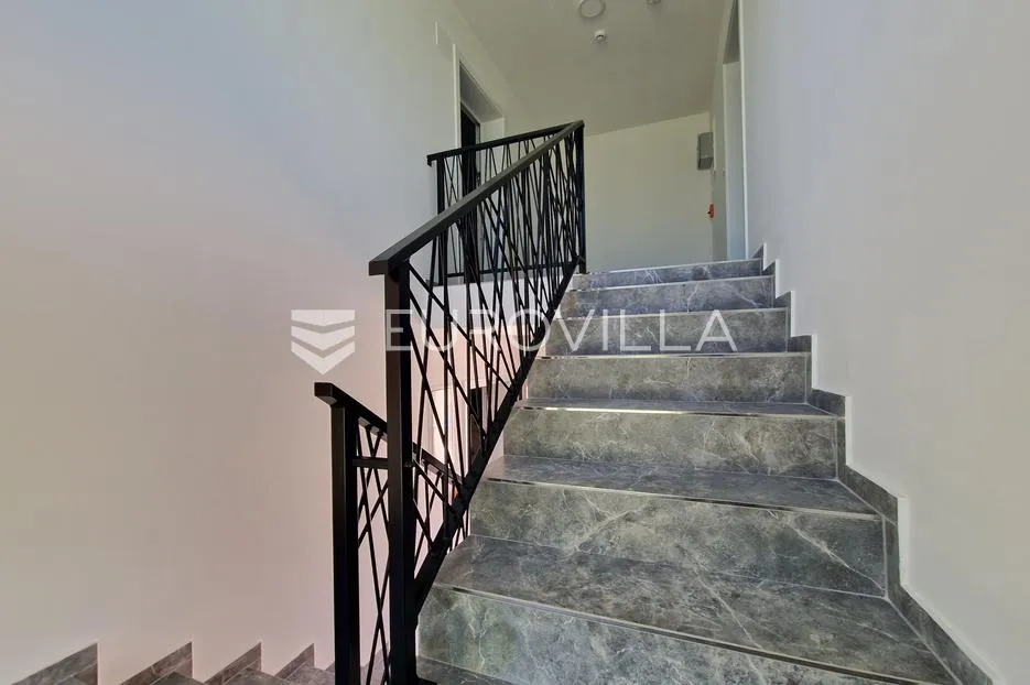 vir, moderan jednosoban apartman u novogradnji, južna strana otoka - slika 24