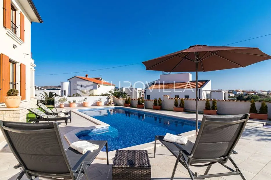 medulin, luksuzna vila s bazenom i velikom uređenom okućnicom 1050 m2, 300 m od plaže - slika 6