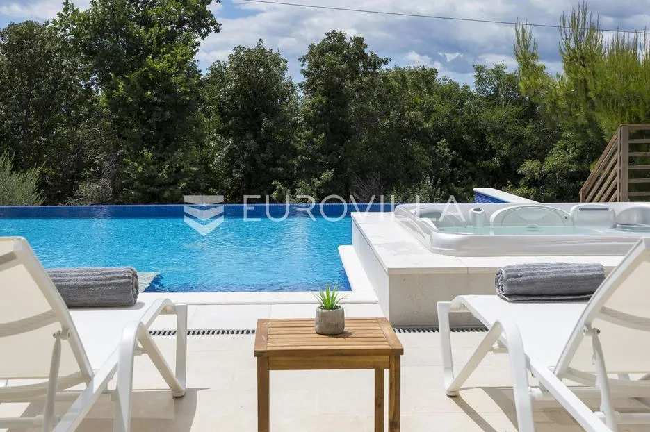 istra, labin, prekrasna vila s pogledom na more prepuna sadržaja - slika 2
