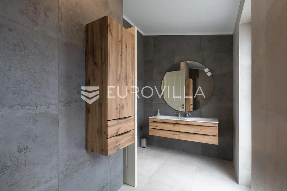 istra, pula, potpuno renovirana austrougarska villa u srcu pule - slika 28