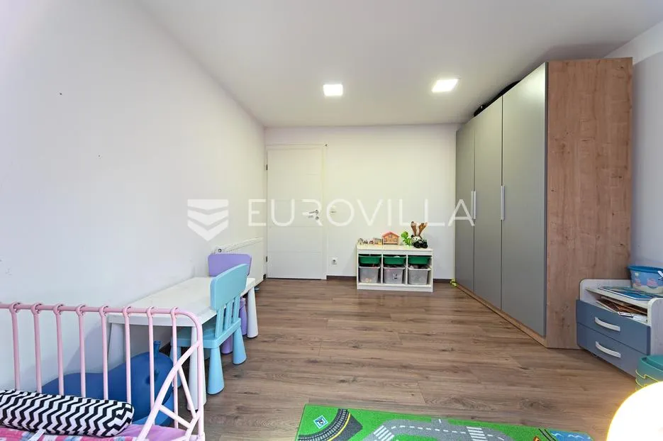 čepin, na prodaju prostrana kuća od 488 m² s tri stambene cjeline - slika 21