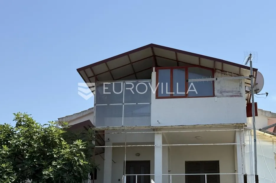 peroj, ekskluzivno, kuća sa tri stambene jedinice - slika 19