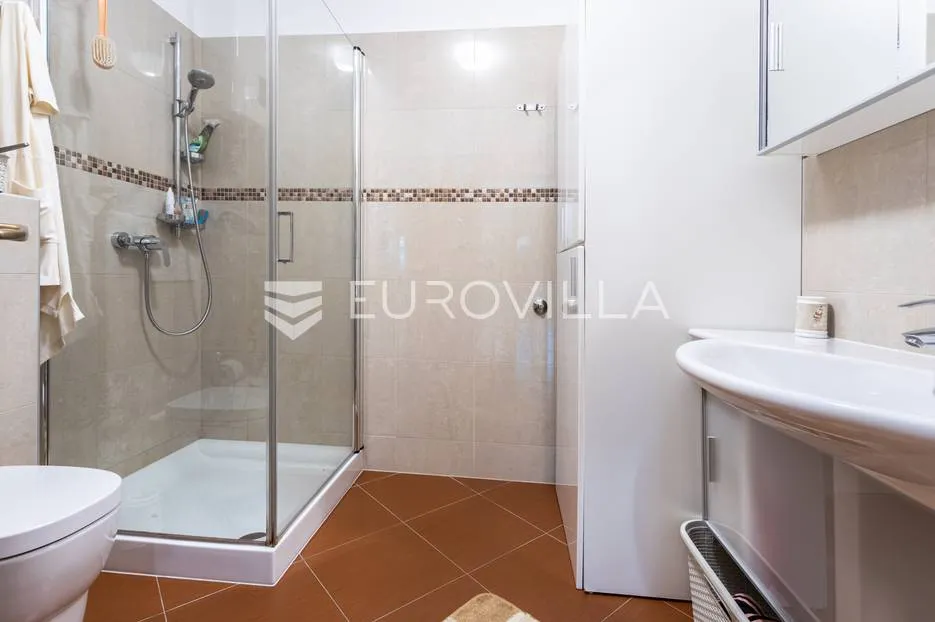 omiš, apartmanska kuća blizu plaže - slika 8