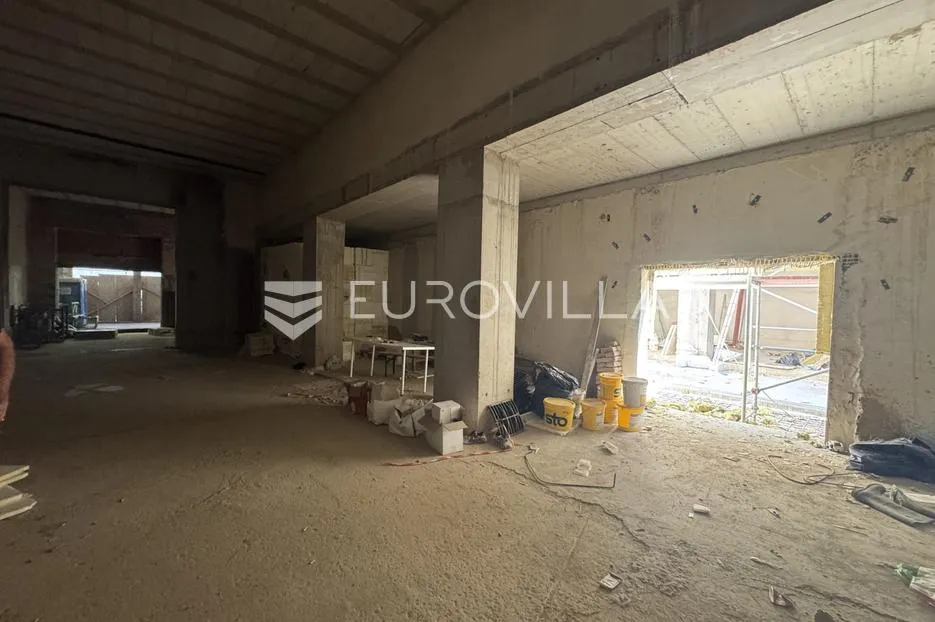 zagreb, pješačka zona, dvoetažni poslovni prostor 390 m² - slika 2
