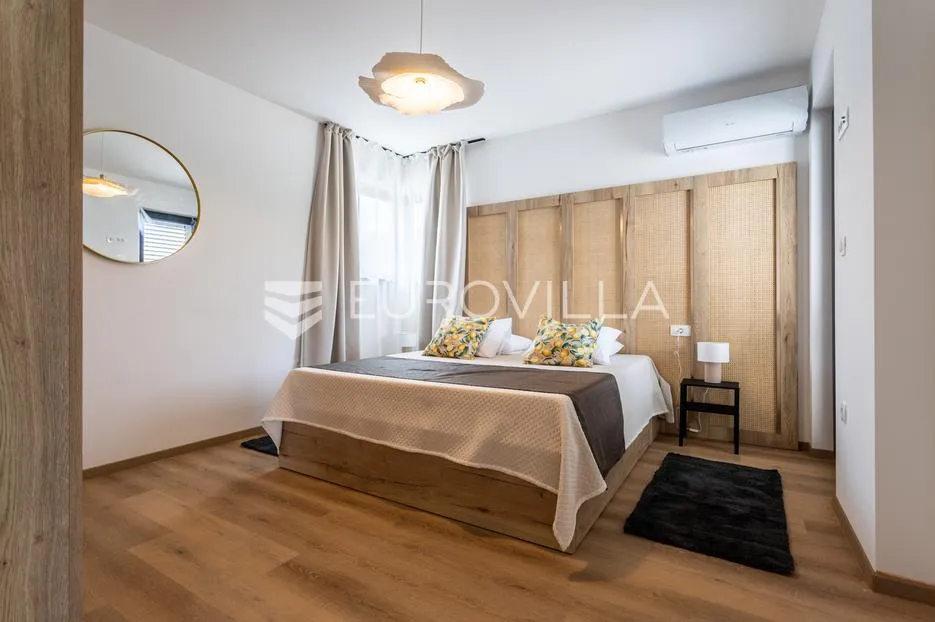 šibenik, luksuzno uređena vila s bazenom - slika 10