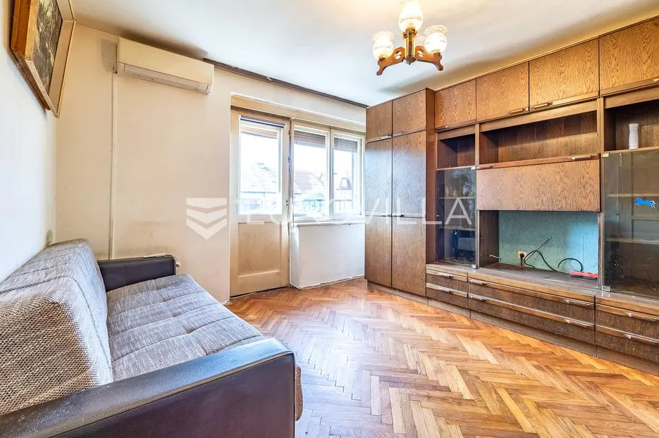 zagreb, peščenica, dvosoban stan 43 m² na 1. katu stambene zgrade za adaptaciju - slika 2