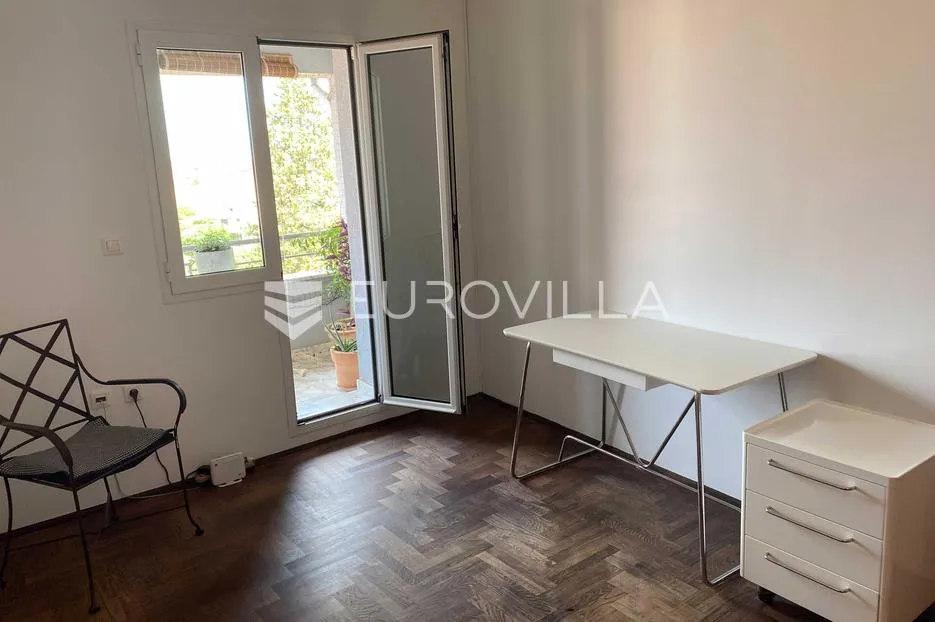 pula, strogi centar, prekrasni dizajnerski stan s galerijom i pogledom na more, 87,41 m² - slika 17