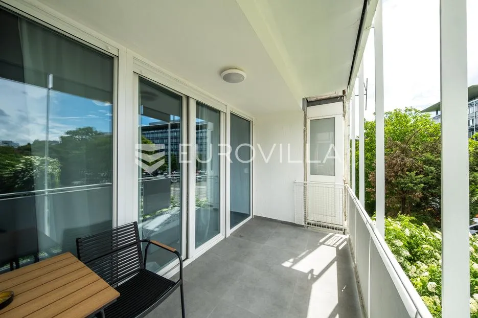 zagreb, miramarska, novouređen dvoipo soban stan površine 60 m² - slika 11